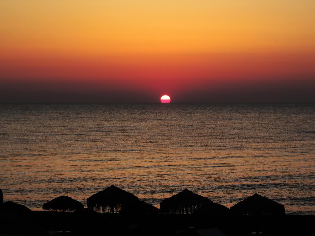 Sea Side Beach Hotel Камари Экстерьер фото