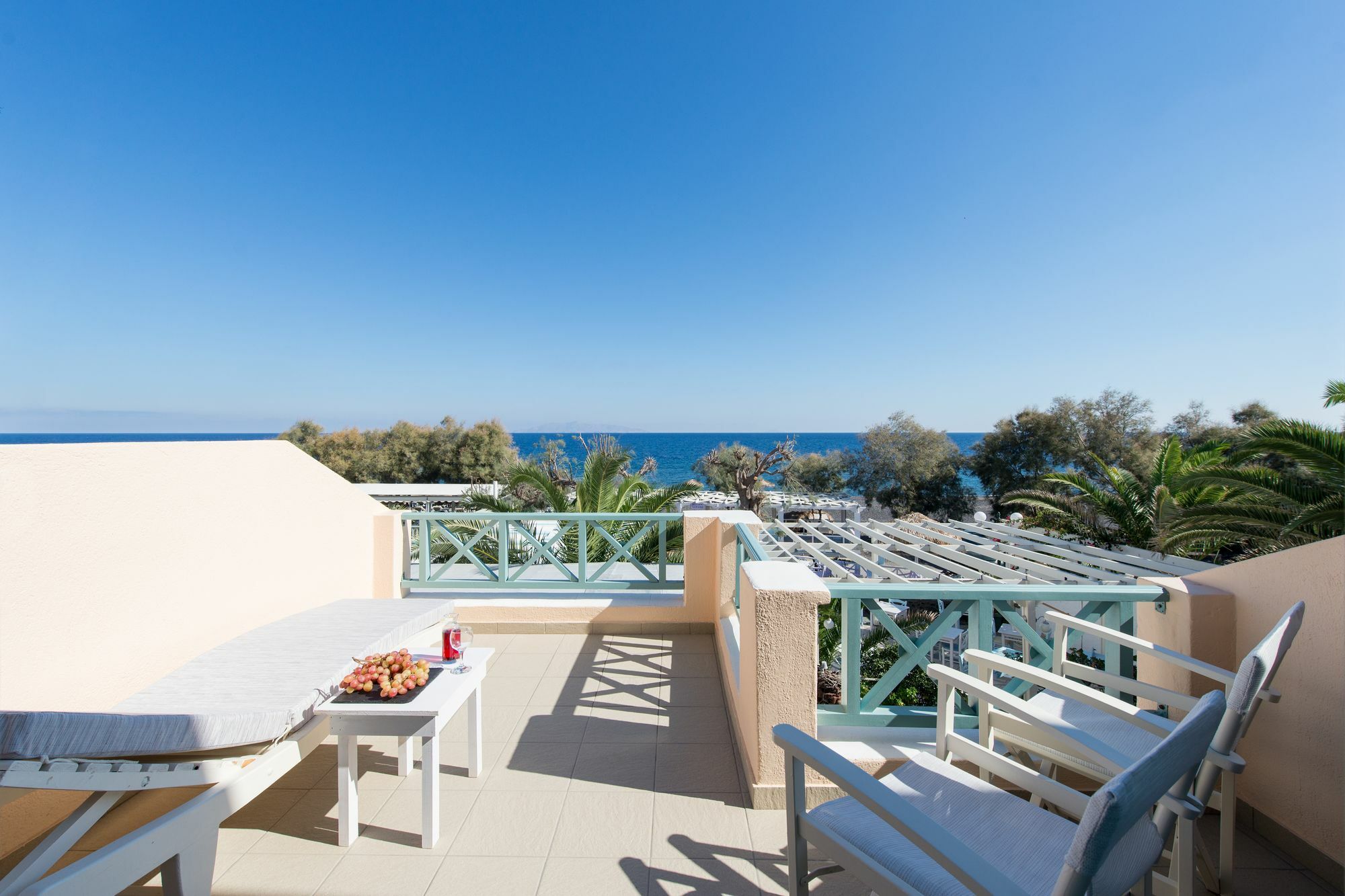 Sea Side Beach Hotel Камари Экстерьер фото